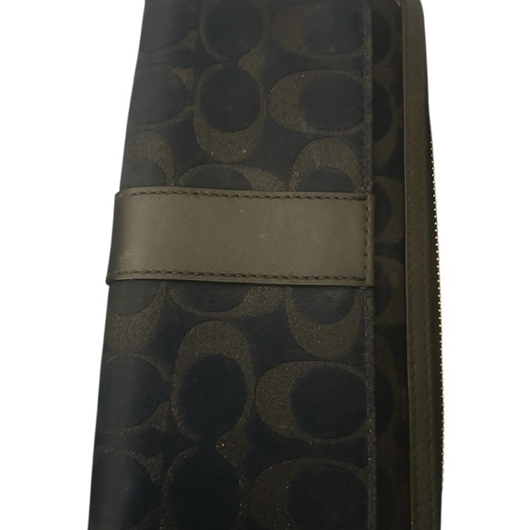 Coach large vintage classic wallet from around  2010- great condition - Picture 2 of 8